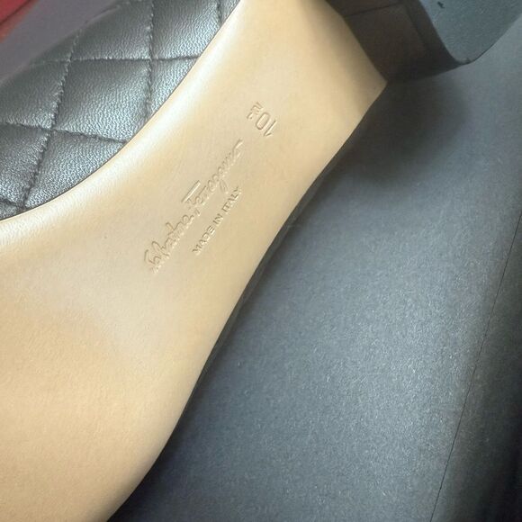 Brand new with box Ferragamo
Vara Quilted Bow Ballet Pumps size 10.5 - Picture 6 of 15